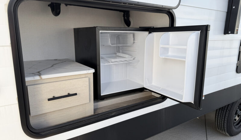 2025 Shasta Oasis I-5 526RBS full