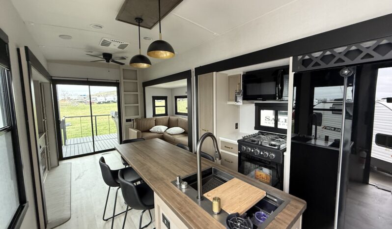 2025 Salem Hemisphere 38VERANDA full