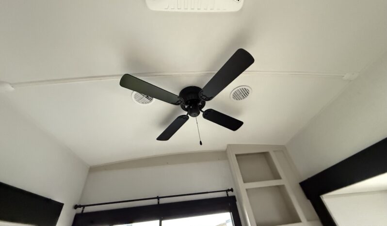 2025 Salem Hemisphere 38VERANDA full