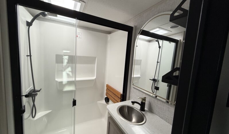 2025 Salem Hemisphere 38VERANDA full