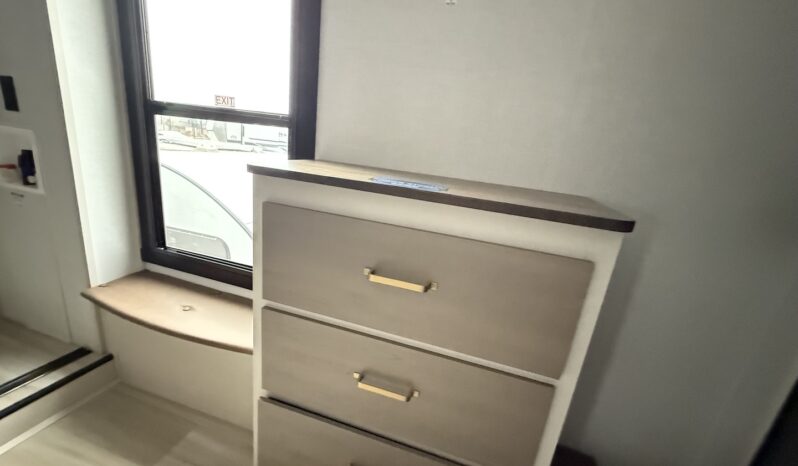 2025 Salem Hemisphere 38VERANDA full