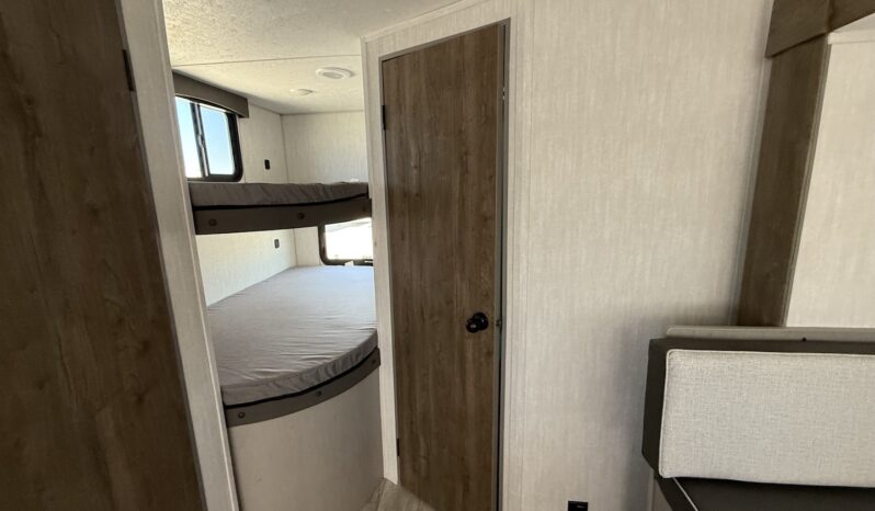 2025 Viking 262DBS full