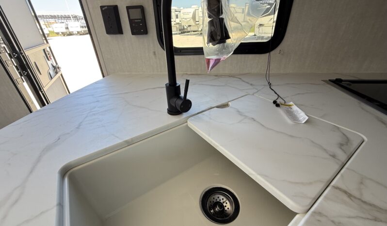 2025 Viking 262DBS full