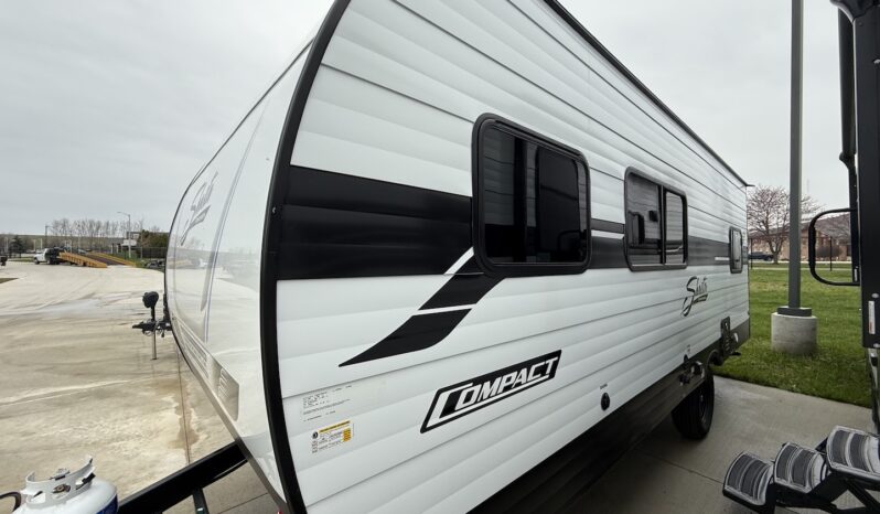 2025 Shasta Oasis 18DBL full