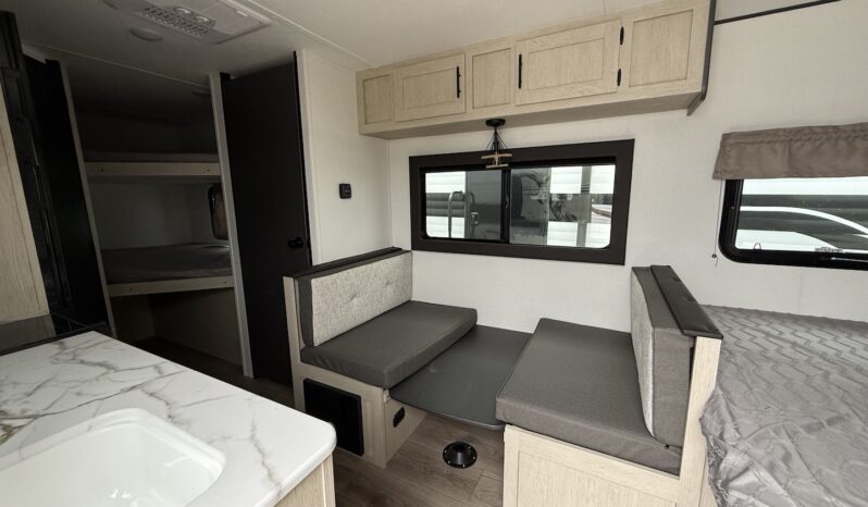 2025 Shasta Oasis 18DBL full