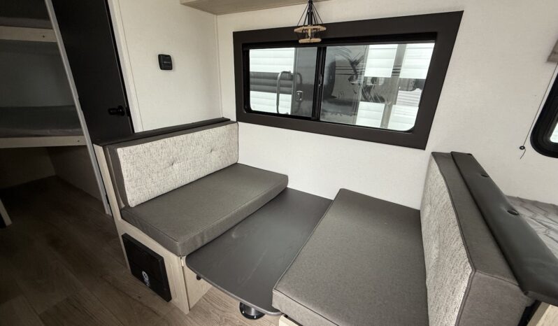 2025 Shasta Oasis 18DBL full