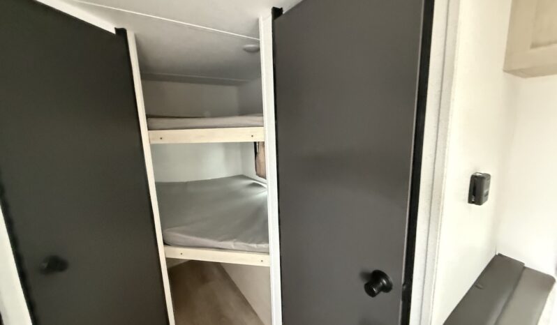 2025 Shasta Oasis 18DBL full