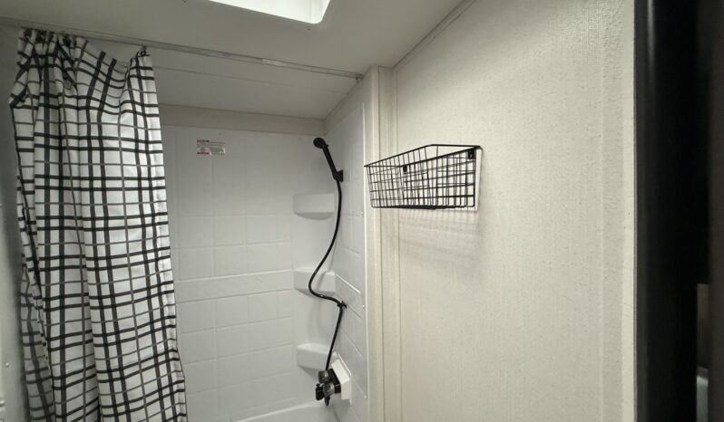 2025 Shasta Oasis 18DBL full