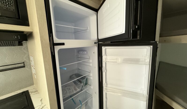 2025 Shasta Oasis 18DBL full