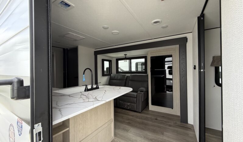 2025 Shasta Oasis I-5 526RBS full