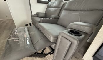 2025 Shasta Oasis I-5 526RBS full