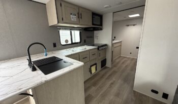 2025 Shasta Oasis I-5 526RBS full