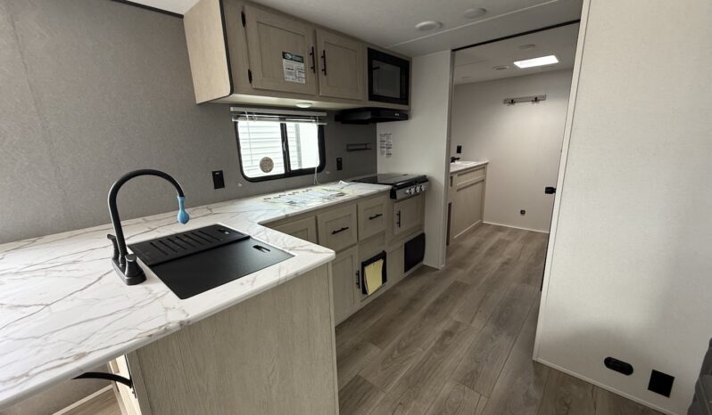 2025 Shasta Oasis I-5 526RBS full