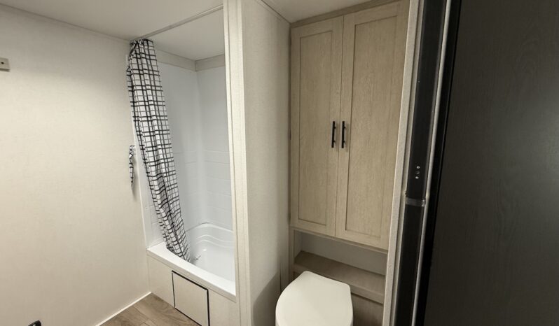 2025 Shasta Oasis I-5 526RBS full