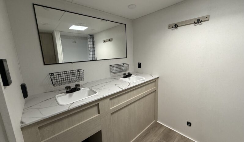 2025 Shasta Oasis I-5 526RBS full