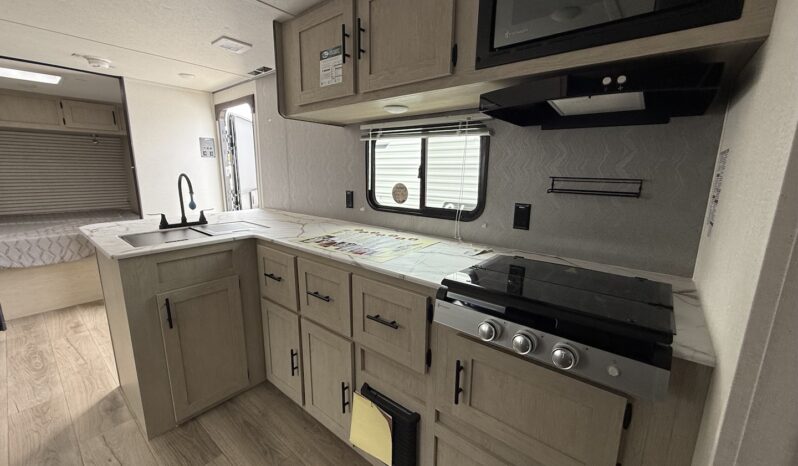 2025 Shasta Oasis I-5 526RBS full