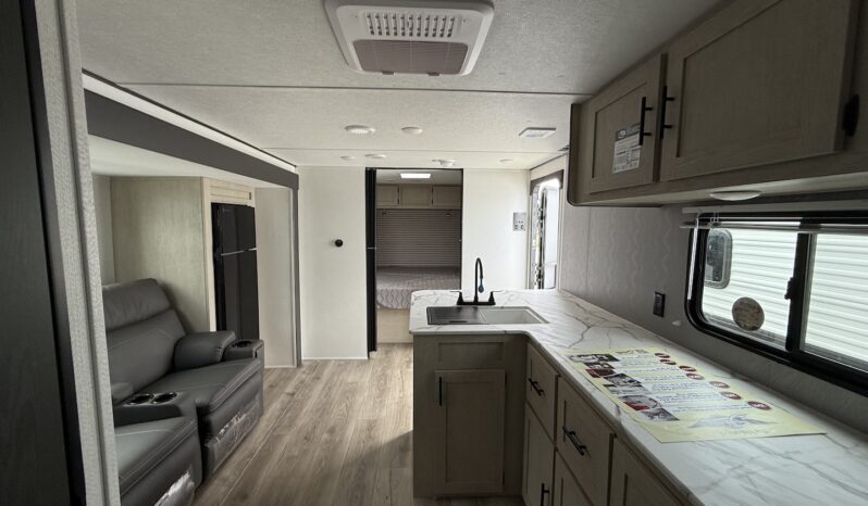 2025 Shasta Oasis I-5 526RBS full