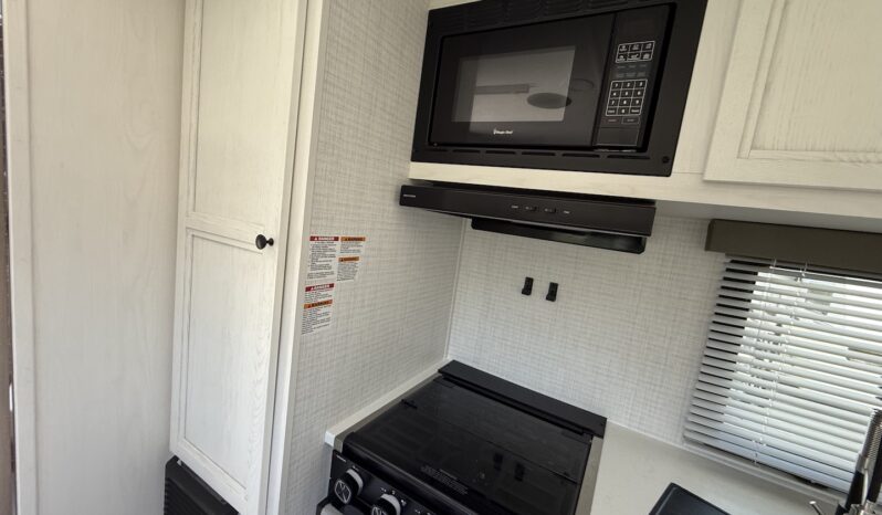 2025 Palomino Real Lite HS-1806 full