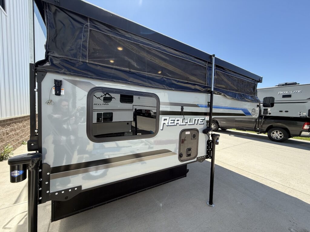 2025 Palomino Real Lite SS-1604