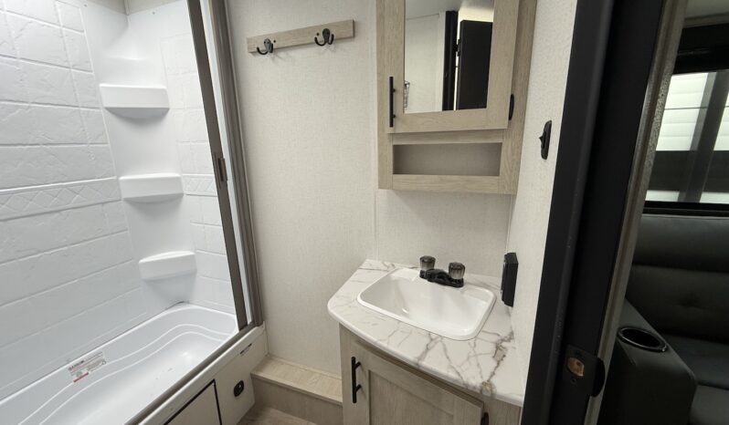 2025 Shasta Oasis 20RB full