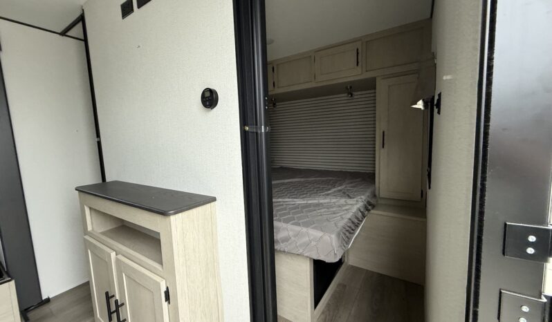 2025 Shasta Oasis I-5 526DB full