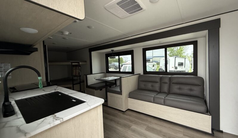 2025 Shasta Oasis I-5 526DB full