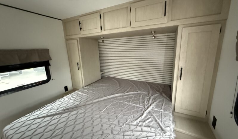 2025 Shasta Oasis I-5 526DB full