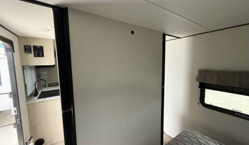 2025 Shasta Oasis I-5 526DB full