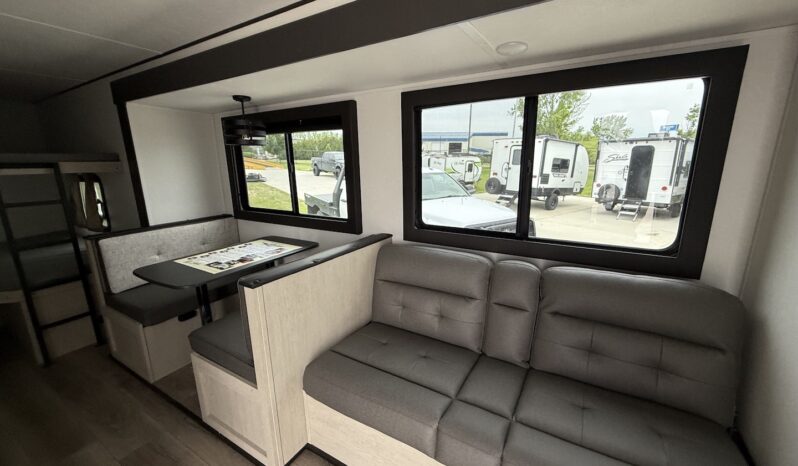 2025 Shasta Oasis I-5 526DB full