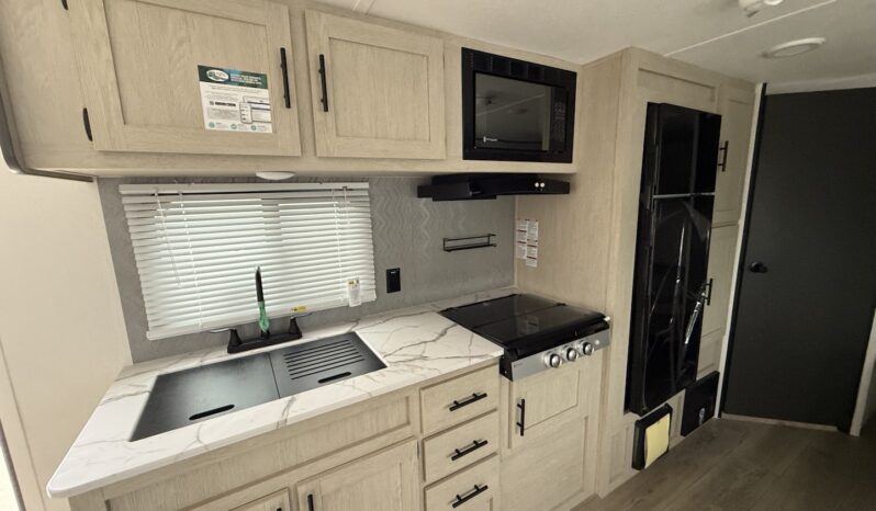 2025 Shasta Oasis I-5 526DB full