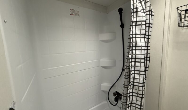 2025 Shasta Oasis I-5 526DB full