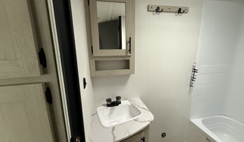 2025 Shasta Oasis I-5 526DB full