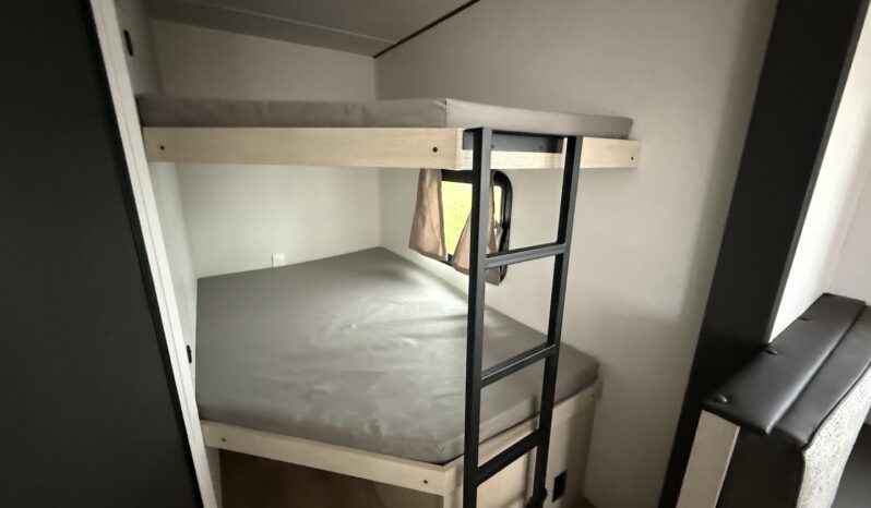 2025 Shasta Oasis I-5 526DB full