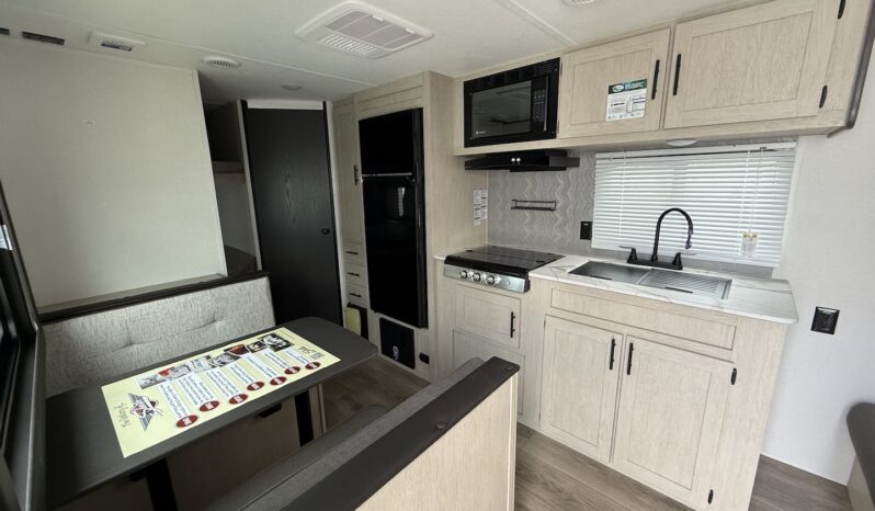 2025 Shasta Oasis I-5 526BH full