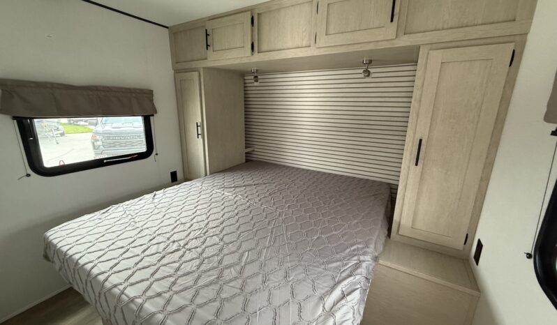 2025 Shasta Oasis I-5 526BH full