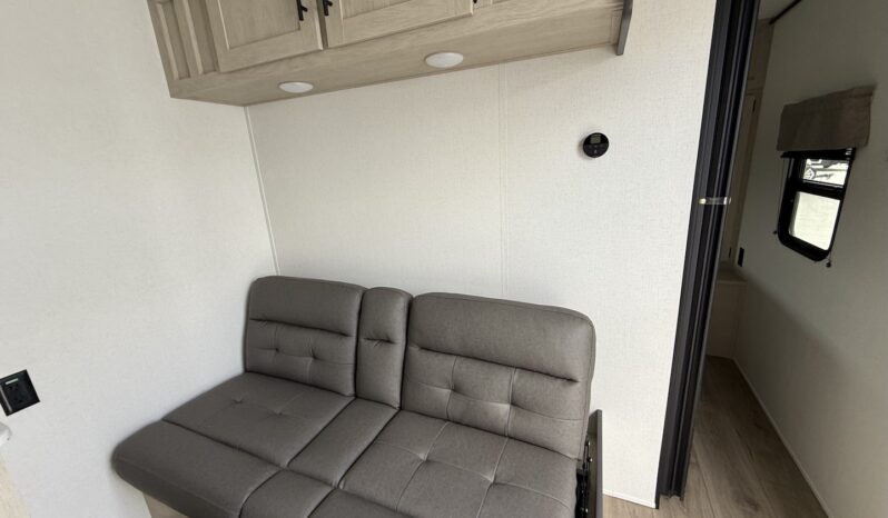 2025 Shasta Oasis I-5 526BH full