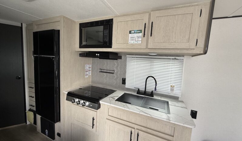 2025 Shasta Oasis I-5 526BH full