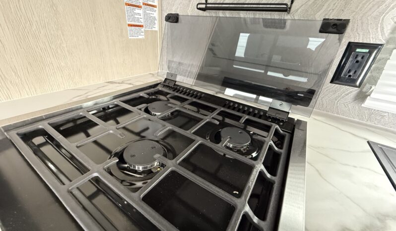 2025 Shasta Oasis I-5 526BH full