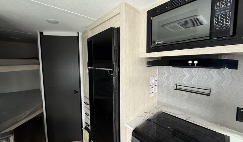 2025 Shasta Oasis I-5 526BH full