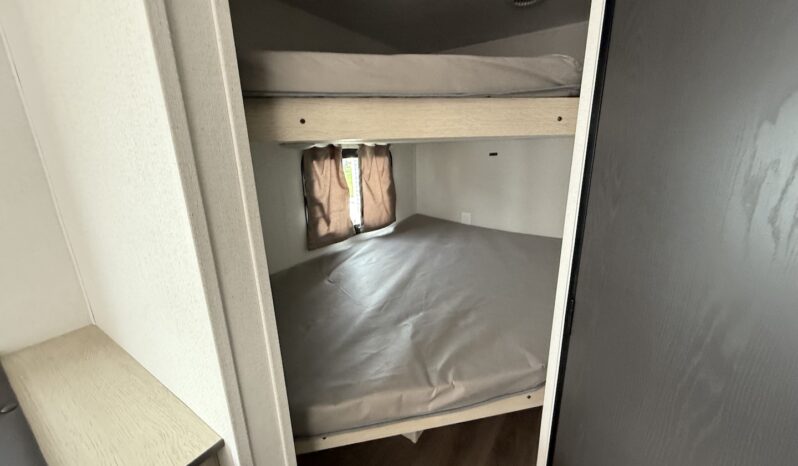 2025 Shasta Oasis I-5 526BH full