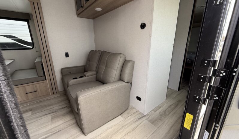 2025 Coleman 25REX full