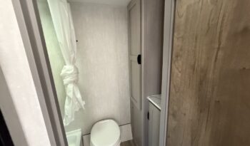 2025 Viking 17FQ full