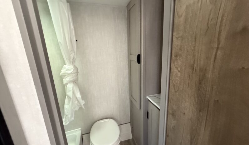 2025 Viking 17FQ full