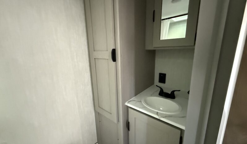 2025 Viking 17FQ full