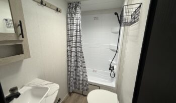 2025 Shasta Oasis I-5 526DB full