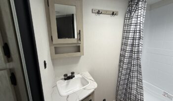 2025 Shasta Oasis I-5 526DB full