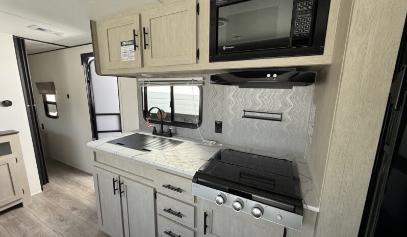 2025 Shasta Oasis I-5 526DB full