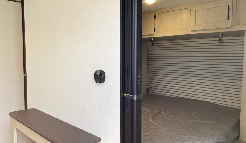 2025 Shasta Oasis I-5 526DB full