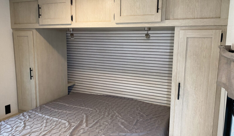 2025 Shasta Oasis I-5 526DB full