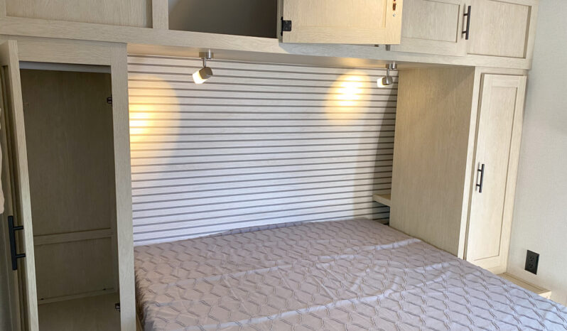 2025 Shasta Oasis I-5 526DB full